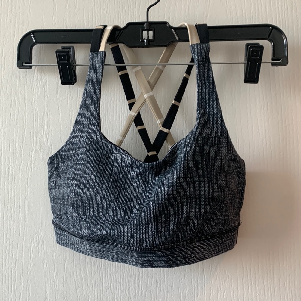 Lululemon Navy and Black Sports Bra - Size 2 - cross straps